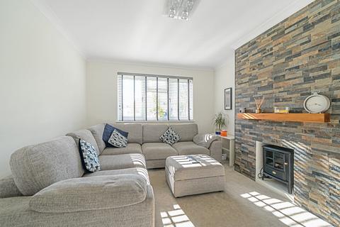 33 Conquest Road, Addlestone, KT15 1SN