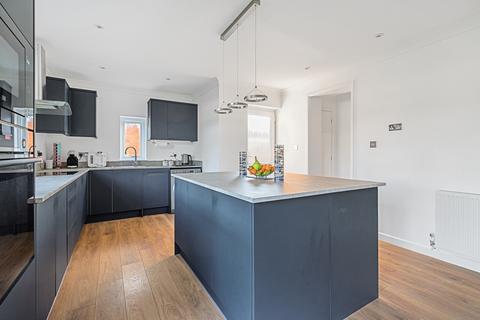 33 Conquest Road, Addlestone, KT15 1SN