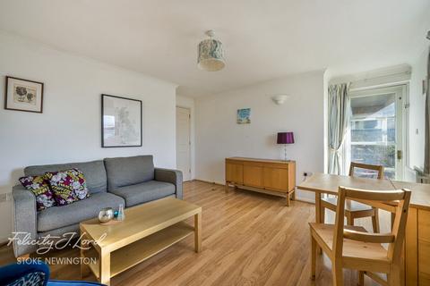 2 bedroom flat for sale, Upper Apartment, Stoke Newington Church Street, London N16 0AY