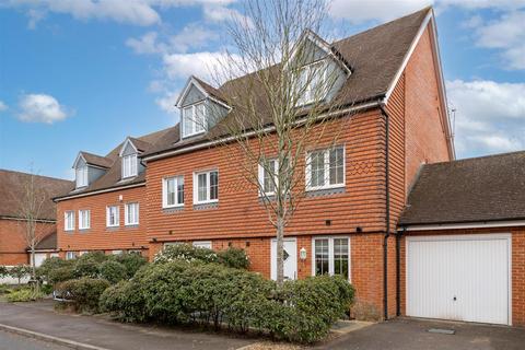 7 Blacksmith Road, Horley, RH6 9FF