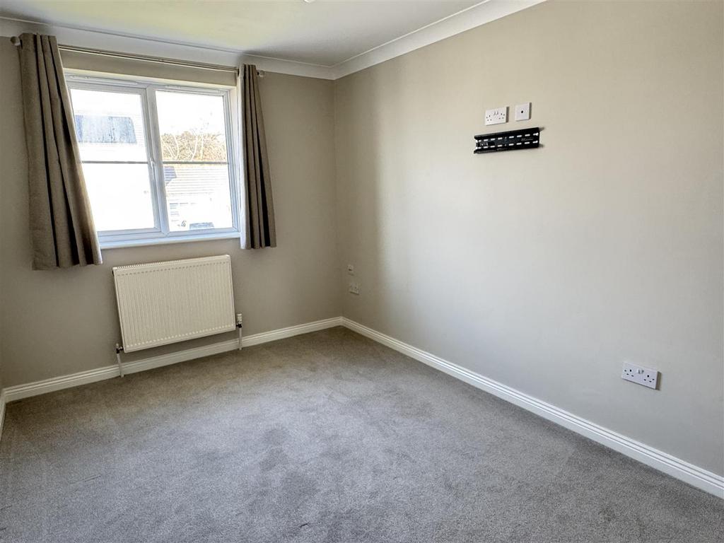 Bedroom 1:
