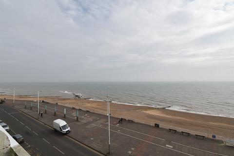 3 bedroom flat for sale, Marine Court, St. Leonards-On-Sea TN38