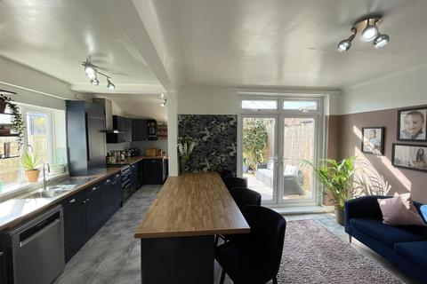 25 Forest Road, Heswall, Wirral, CH60 5SN