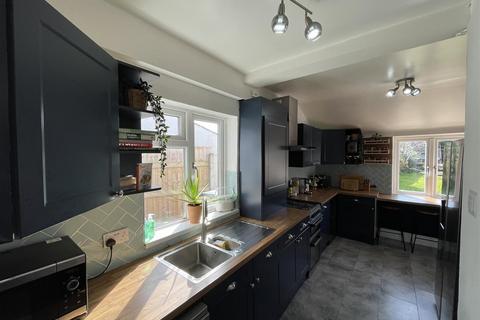 25 Forest Road, Heswall, Wirral, CH60 5SN