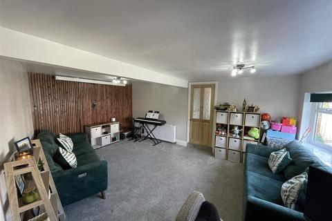 25 Forest Road, Heswall, Wirral, CH60 5SN