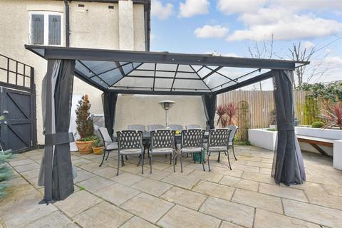 4 bedroom semi-detached house for sale, Hollywood Road, Chingford