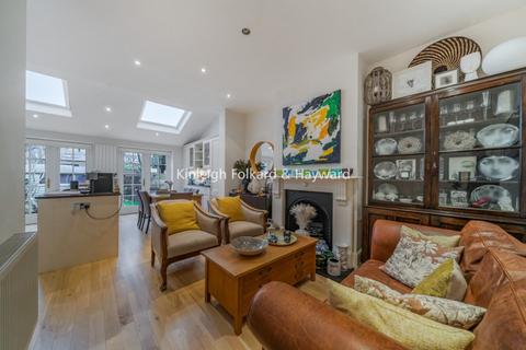 4 bedroom house to rent, Braemar Avenue London SW19