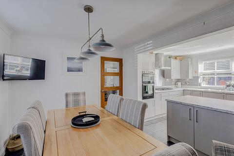 4 bedroom detached house for sale, Truro Crescent, Rayleigh, SS6