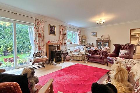 5 bedroom detached bungalow for sale, Johnston