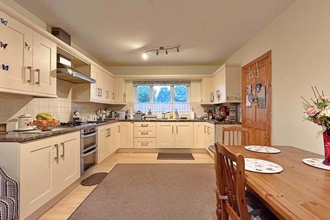 5 bedroom detached bungalow for sale, Johnston