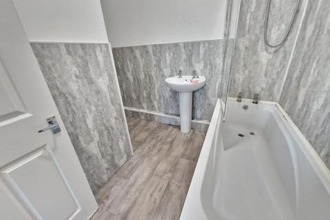 2 bedroom flat to rent, Mortimer Road, South Shields NE33