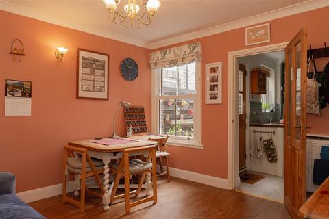 2, Stile Cottages Brighton Road, Redhill, RH1 6PS
