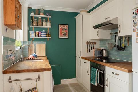 2, Stile Cottages Brighton Road, Redhill, RH1 6PS