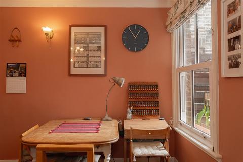 2, Stile Cottages Brighton Road, Redhill, RH1 6PS