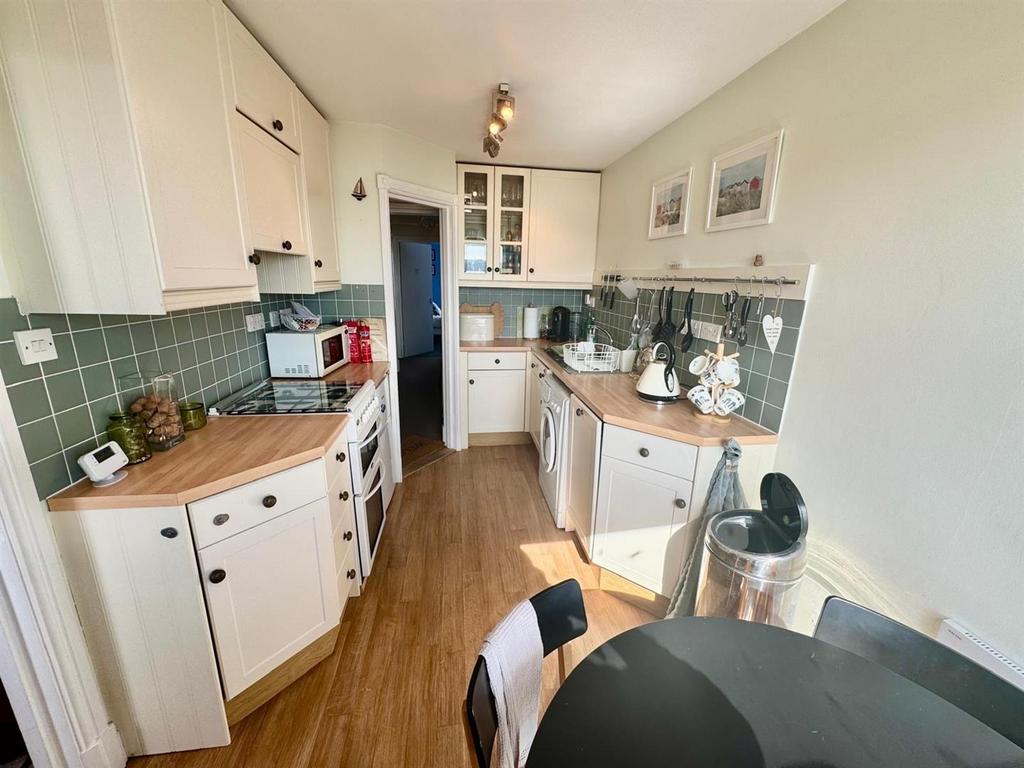 Kitchen 2.jpg