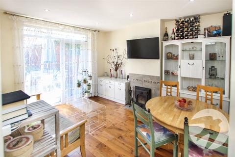 87 Churchbury Road, London, SE9 5HX