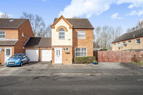 3 bedroom detached house for sale, Fisher Close, Barton-Le-Clay