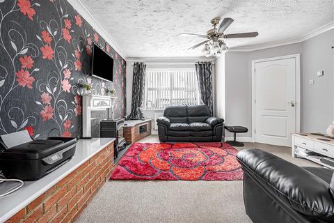 3 bedroom detached house for sale, Fisher Close, Barton-Le-Clay