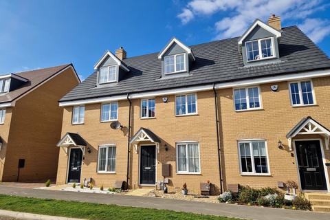 3 bedroom townhouse for sale, Moonflower Place, Biggleswade, SG18