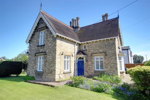 4 bedroom detached house for sale, The Gables, Anlaby