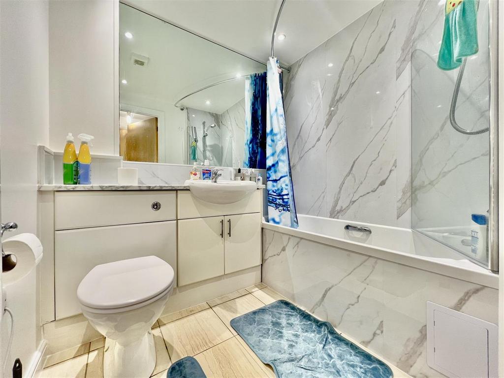 Family Bathroom/ WC