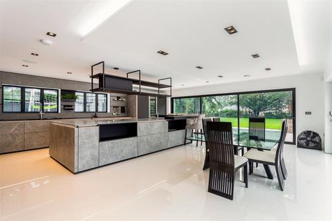 Brownstacks Beeches Close, Kingswood, Tadworth, KT20 6QA