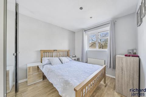 18 Corral Close, Nine Elms, Swindon, SN5 5UX