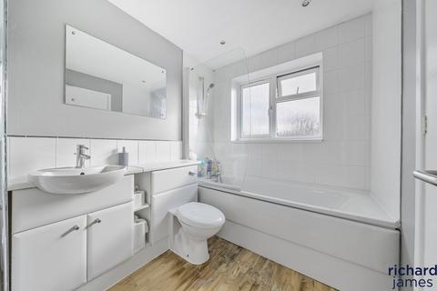 18 Corral Close, Nine Elms, Swindon, SN5 5UX