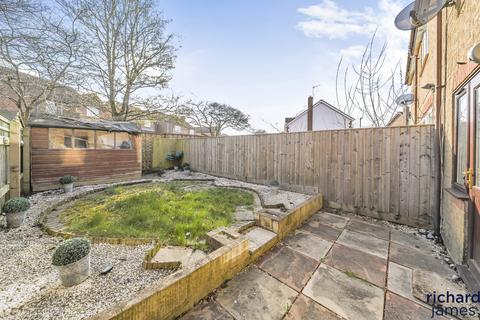 18 Corral Close, Nine Elms, Swindon, SN5 5UX
