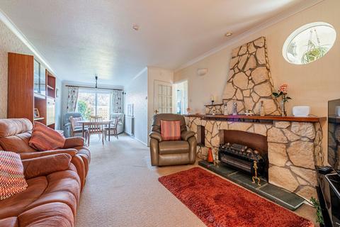 16 Blenheim Avenue, Faversham, ME13 8NR