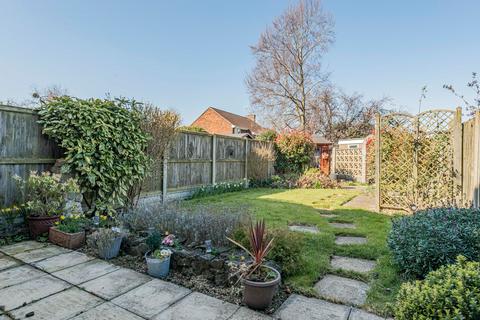 16 Blenheim Avenue, Faversham, ME13 8NR