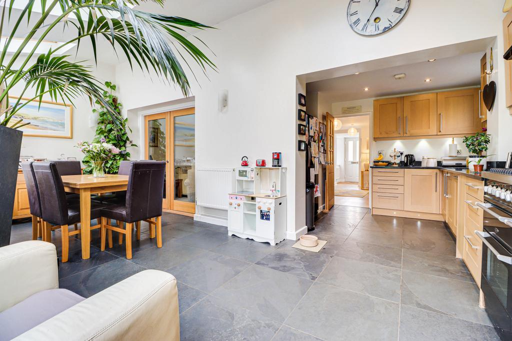 Kitchen/Dining