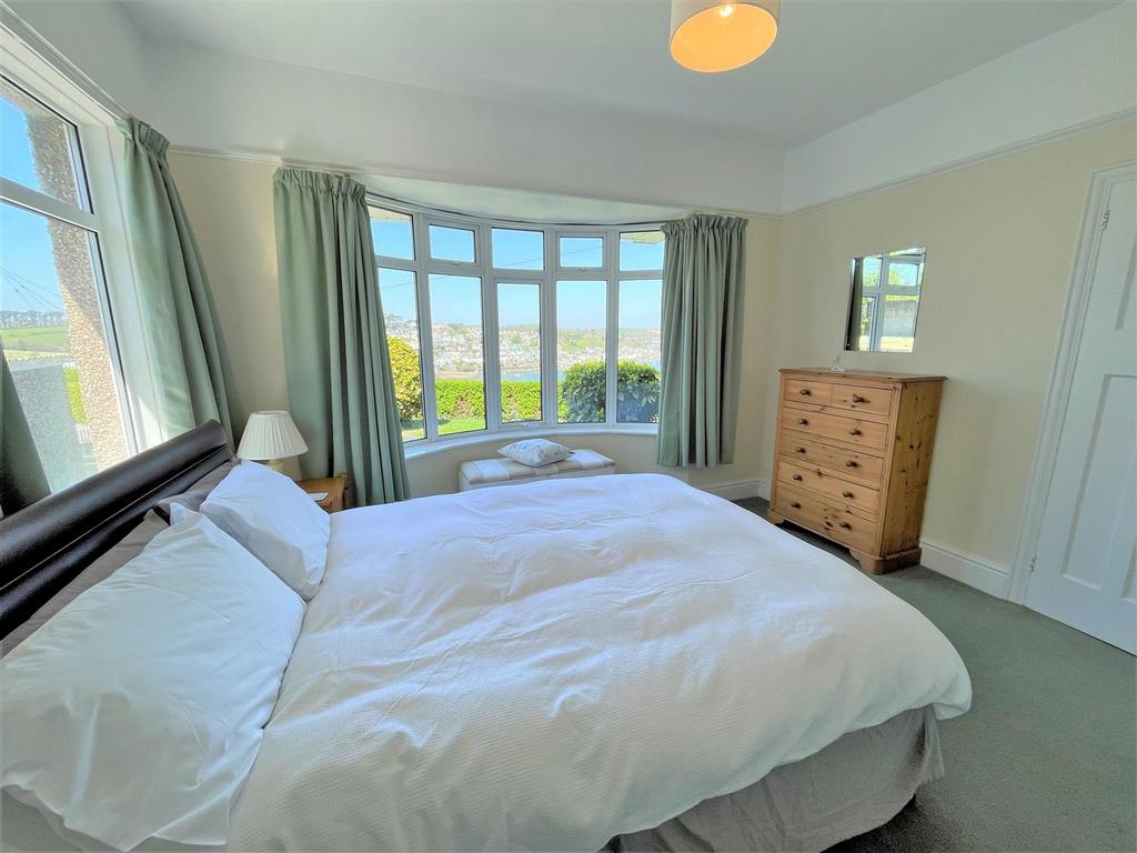 Firdt bedroom.JPG