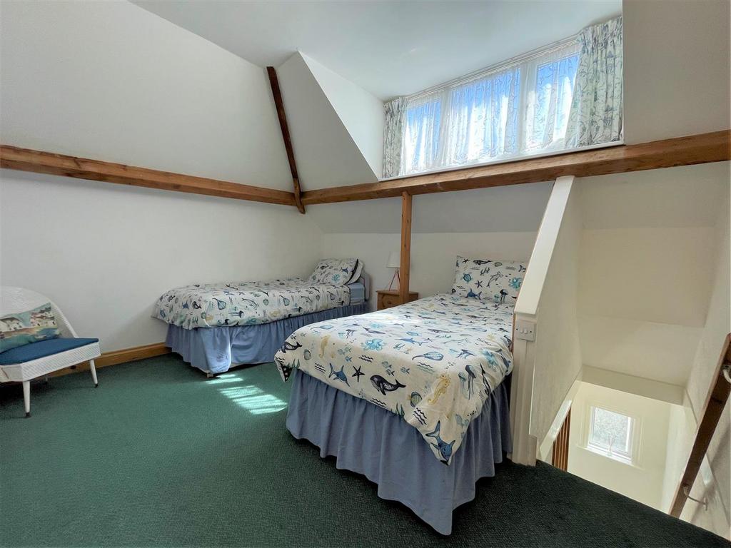 Third bedroom 2.JPG