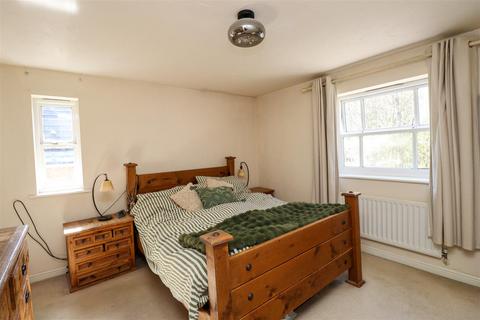 45 Camus Close, Church Crookham, Fleet, GU52 0UT