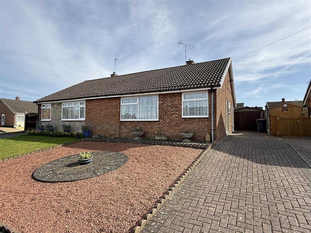 Henhurst Ridge, Burton-On-Trent DE13 2 bed semi-detached bungalow - £ ...