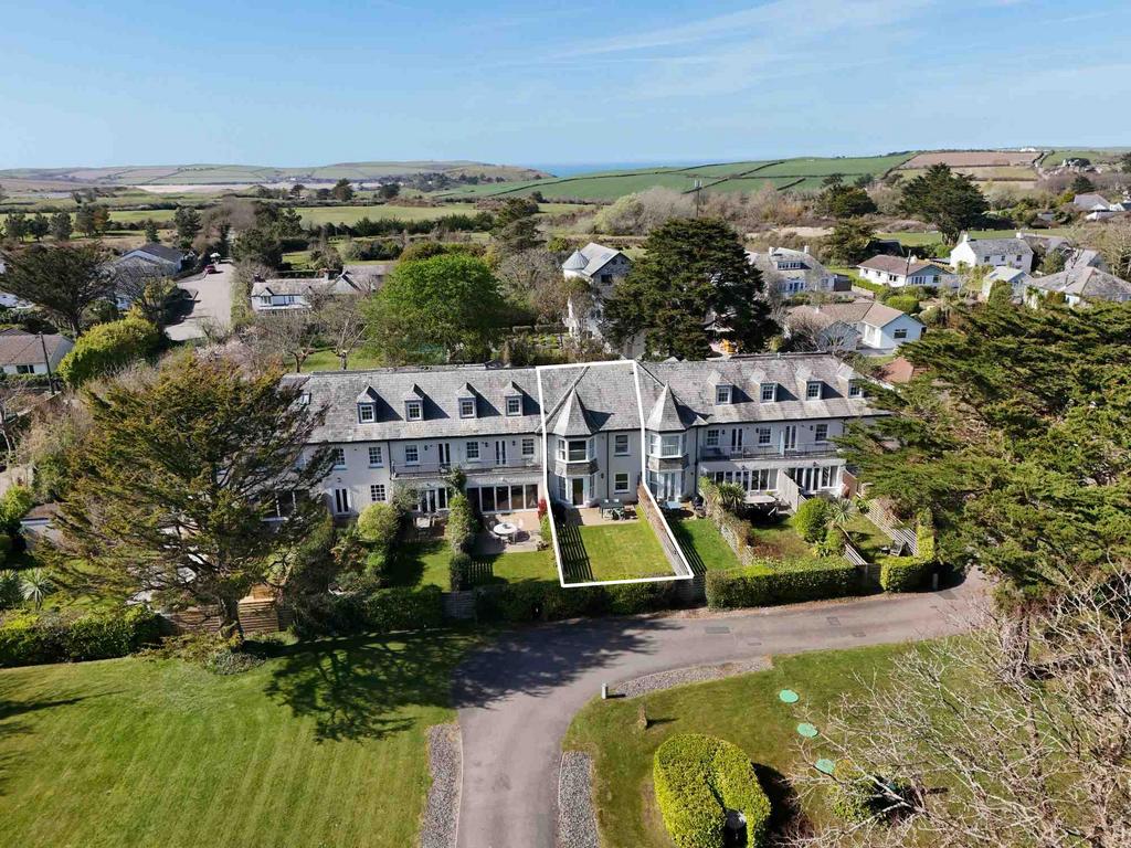 6 Lowenna Manor