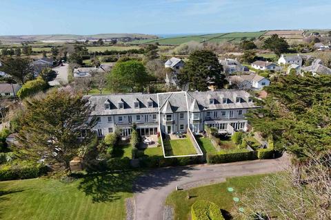 4 bedroom terraced house for sale, 6 Lowenna Manor
