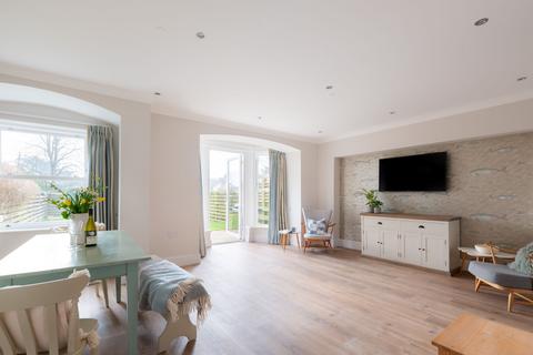 4 bedroom terraced house for sale, 6 Lowenna Manor