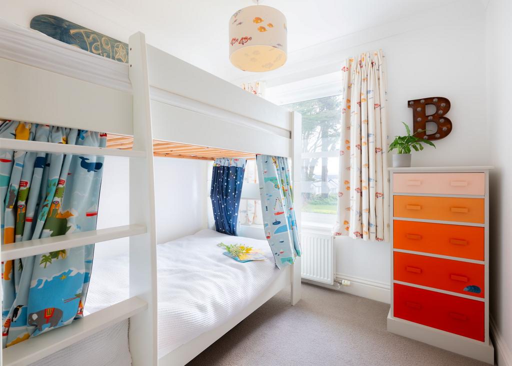 67e6ca10425af Lowenna Manor 6-7