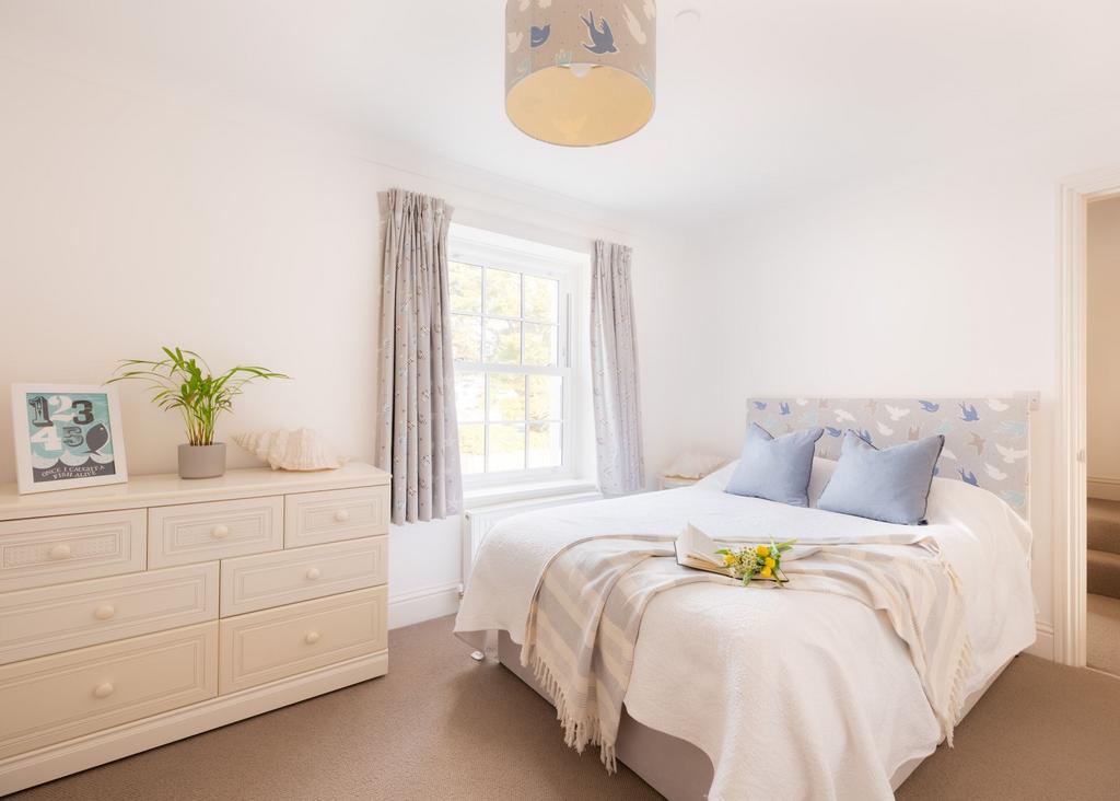 67e6ca102fc2b Lowenna Manor 6-4