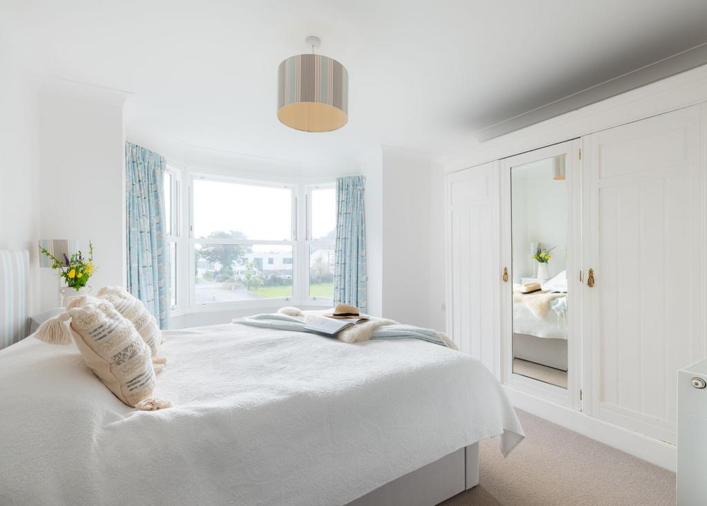 67e6ca1015dc6 Lowenna Manor 6-9