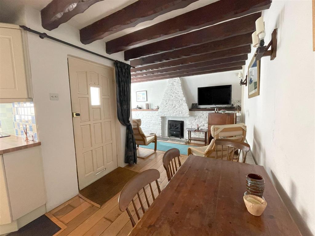 Dining room 2.jpg