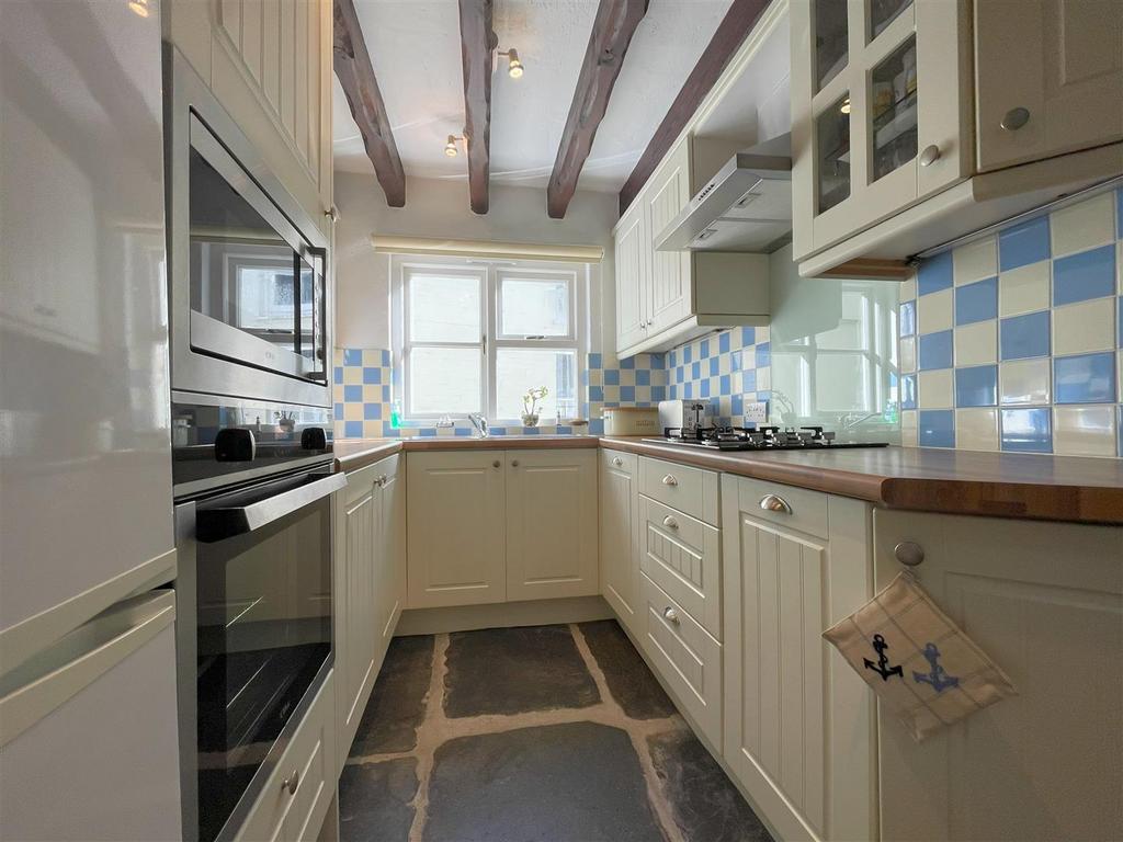 Kitchen 3.jpg