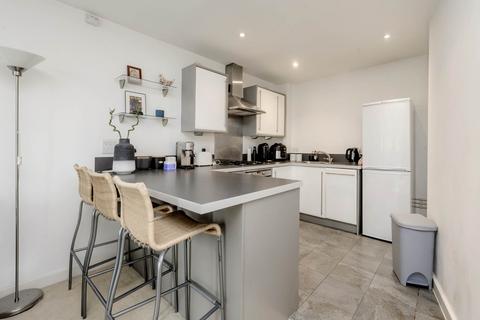 1 bedroom flat for sale, Garand Court, Eden Grove, London N7