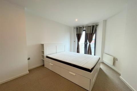 2 bedroom apartment to rent, South Quay, Kings Road, Swansea, SA1