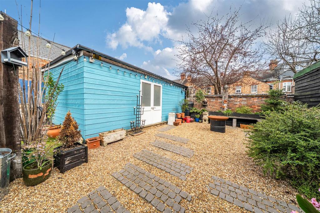 Patio outbuilding h.jpg