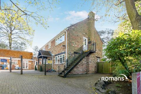 2 bedroom flat to rent, Heatherley Road, Camberley, GU15
