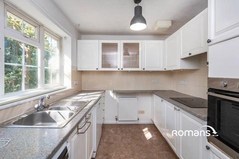 2 bedroom flat to rent, Heatherley Road, Camberley, GU15