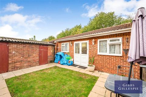 Studio to rent, Denbigh Drive, Hayes, UB3